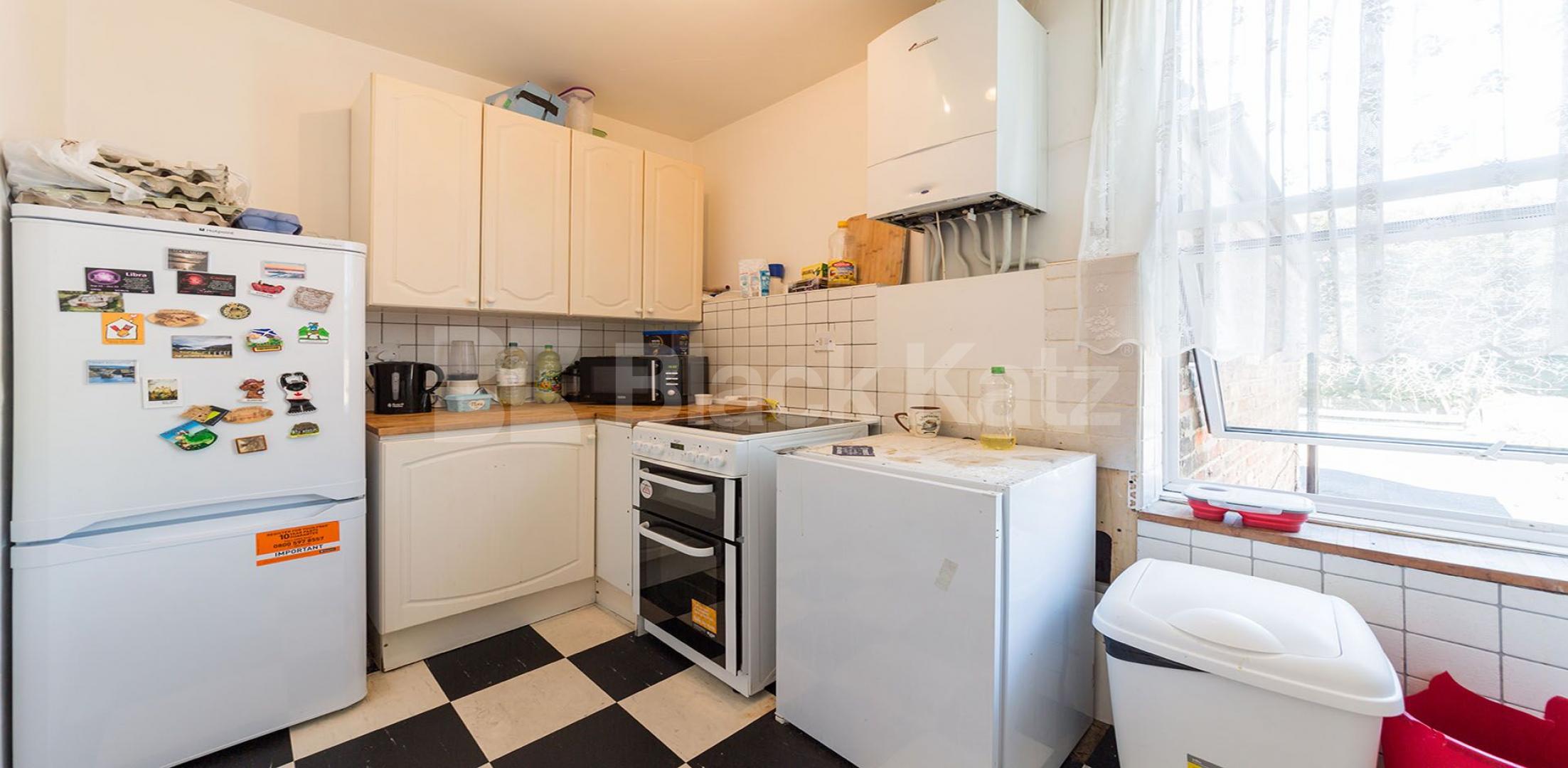 			GREAT VALUE !, 3 Bedroom, 1 bath, 1 reception Flat			 Whittington Road, Bounds Green